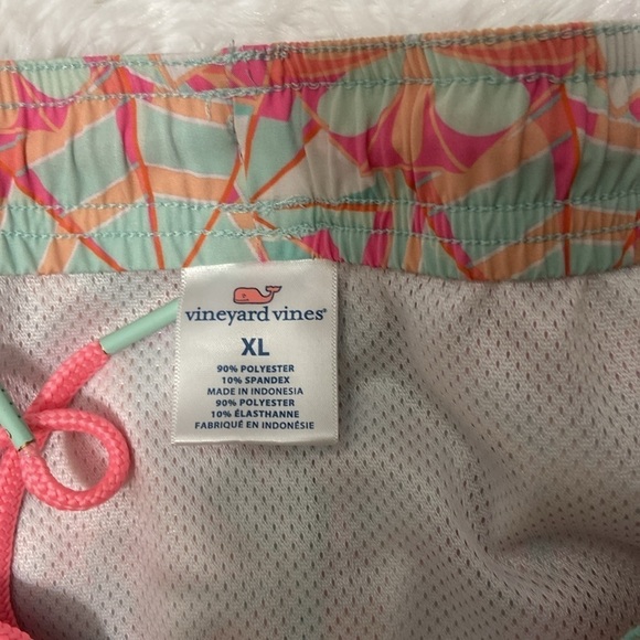 VINEYARD VINES MEN PRINTED BRIEF LINED CHAPPY SWIMMING TRUNK. SIZE-XL. - Picture 9 of 11